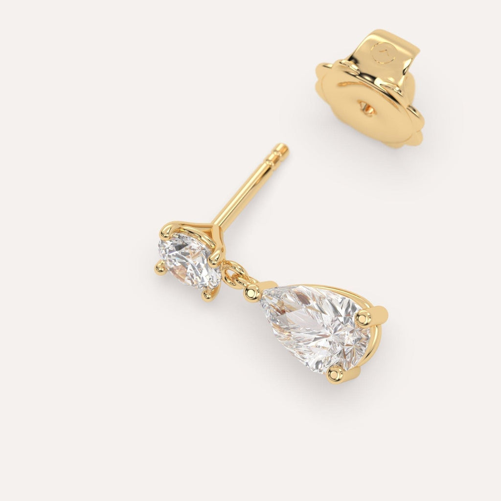 1 carat Single Pear Diamond Dangle Drop Earring in Yellow Gold