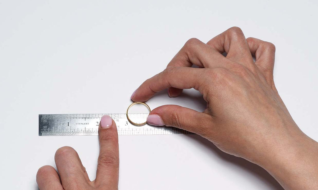 How to measure her ring size surprise