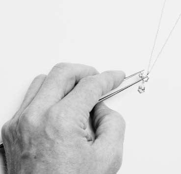 Setting diamond in necklace