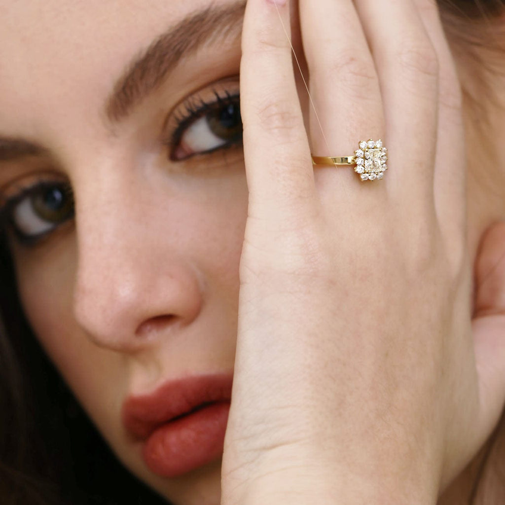 Engagement 0.76 carat Natural Radiant Diamond Starburst Halo Engagement Ring
